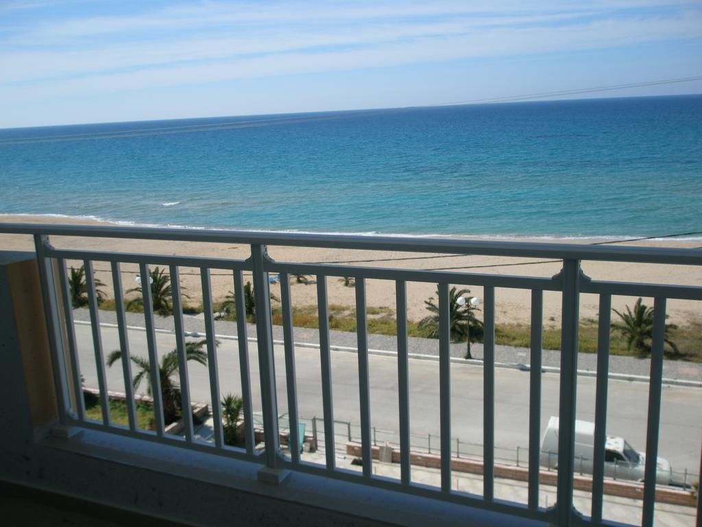 Whitesands Beach Resort Paralia Vrachou Room photo