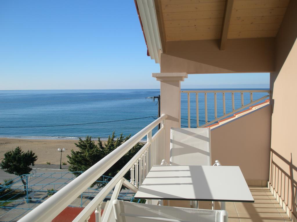 Whitesands Beach Resort Paralia Vrachou Room photo